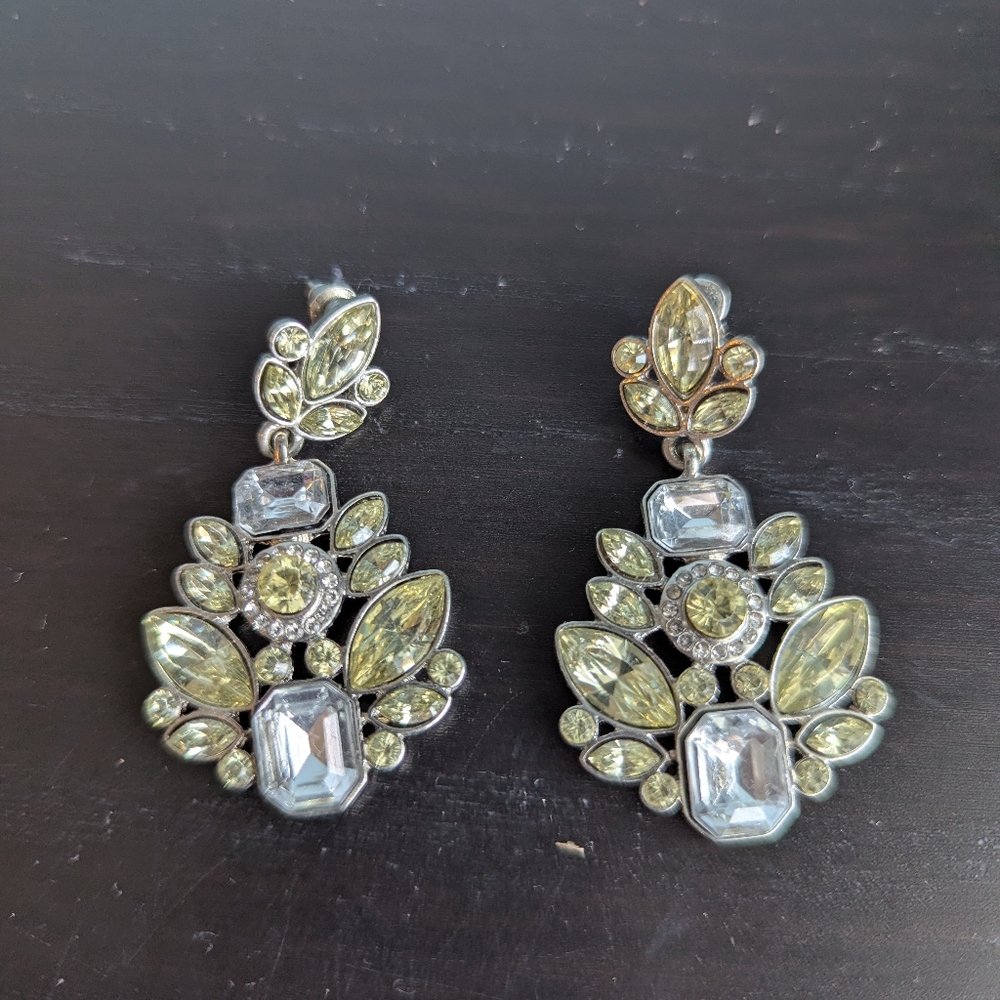FREE W/ BUNDLE $25+ - Dynamite Rhinestone Earrings